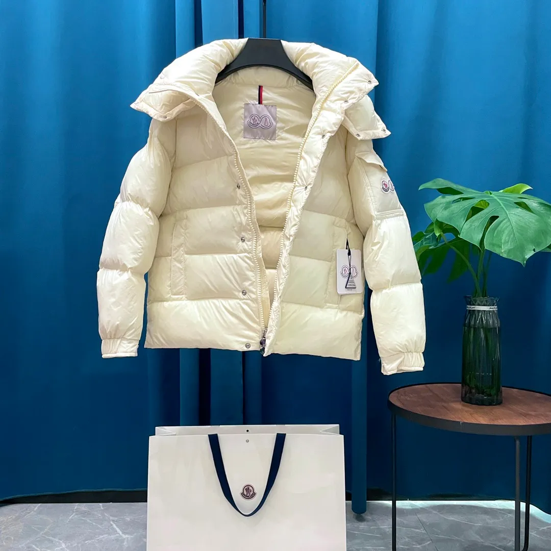 P390 Moncler/ 2026 70 、 。 DNA ， ， 。 Classic ， 、 。 Classic 70 。 Quality， 90 ，Premium Quality ， ，Black ！ Sizes M-3XL